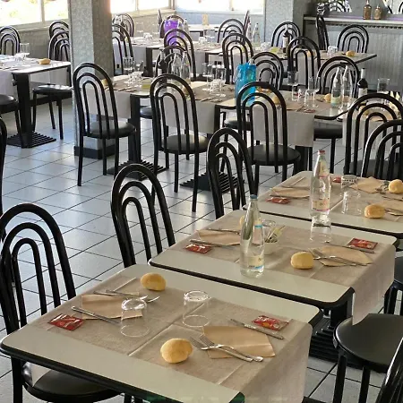 酒店 贝拉维斯塔比萨店及旅馆 卡伦诺