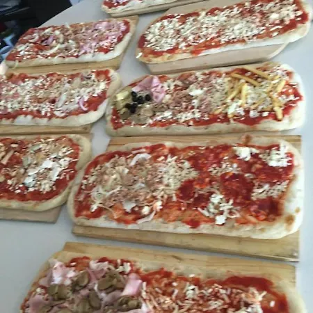 贝拉维斯塔比萨店及旅馆 卡伦诺